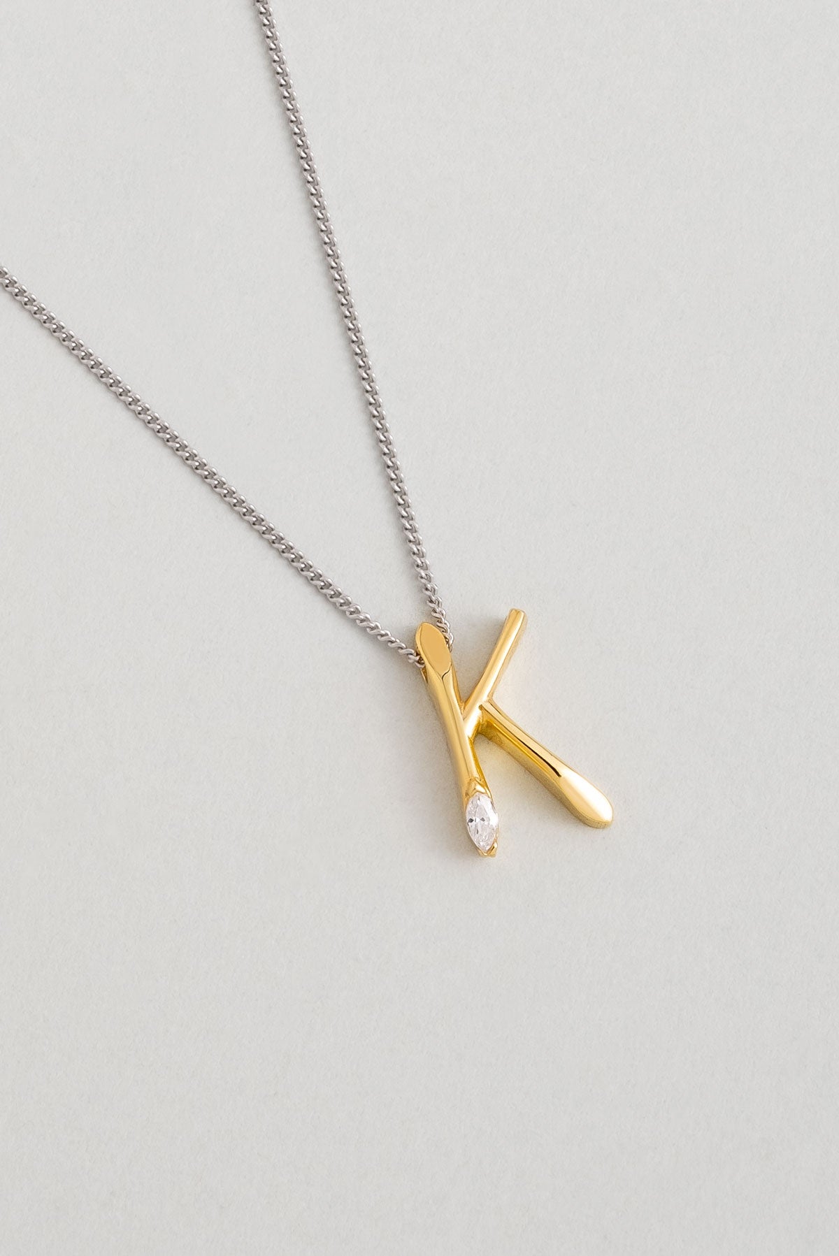 Asimetrik K Harfi 18 Ayar Beyaz Ve Sarı Altın Kaplama 45 Cm Gümüş Harfli Kolye 07302120144