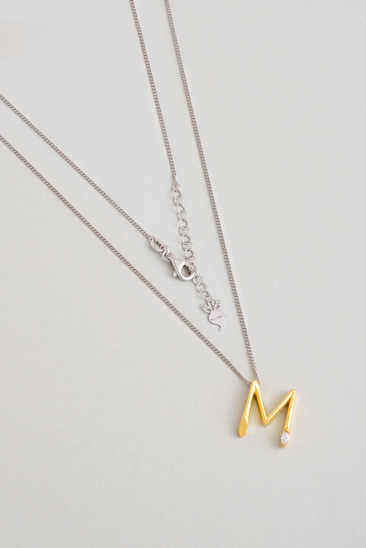 Asimetrik M Harfi 18 Ayar Beyaz Ve Sarı Altın Kaplama 45 Cm Gümüş Harfli Kolye 07302140144