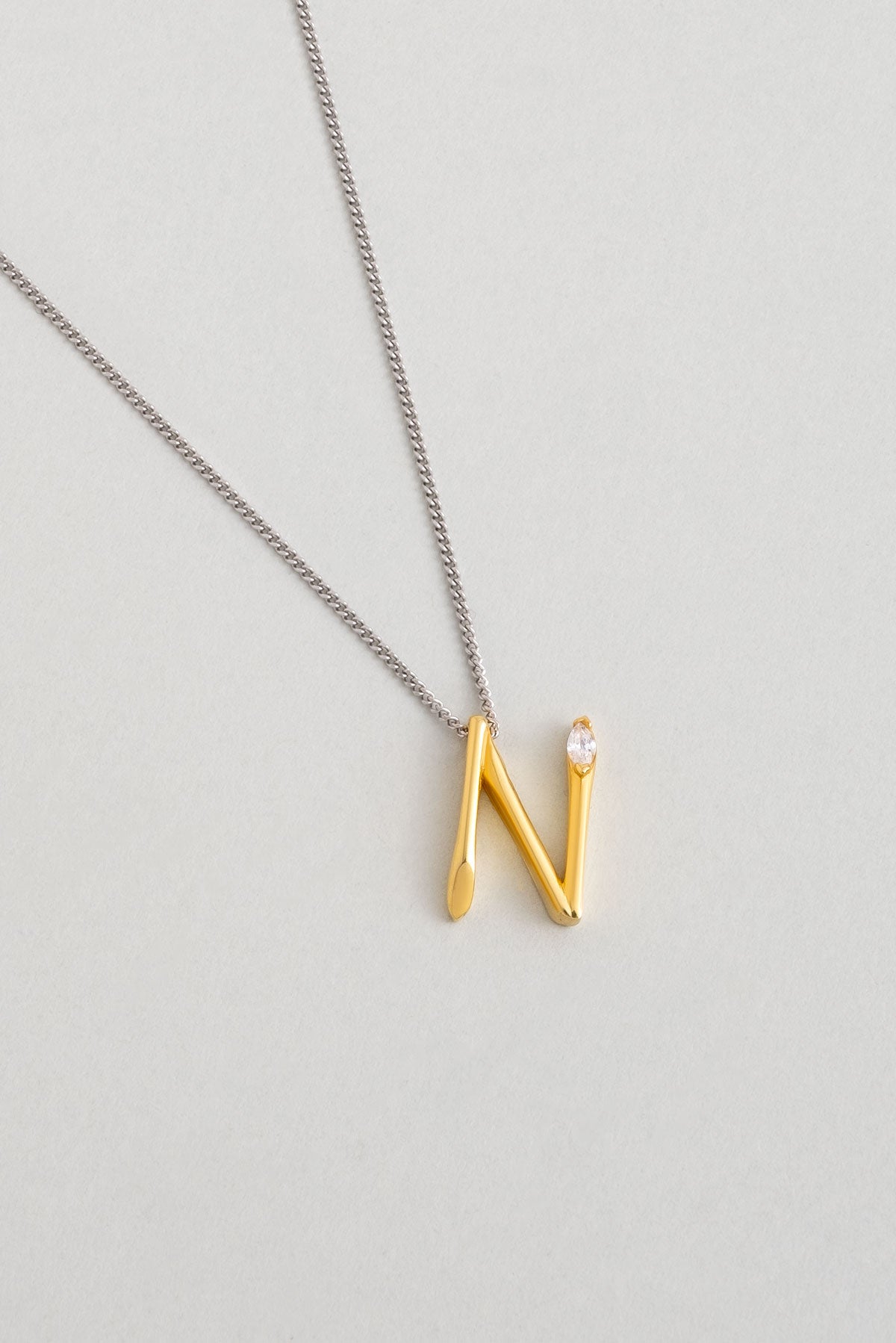 Asimetrik N Harfi 18 Ayar Beyaz Ve Sarı Altın Kaplama 45 Cm Gümüş Harfli Kolye 07302150144