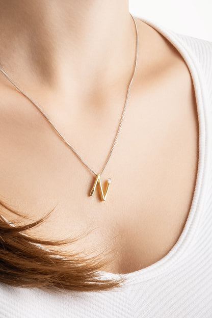 Asimetrik N Harfi 18 Ayar Beyaz Ve Sarı Altın Kaplama 45 Cm Gümüş Harfli Kolye 07302150144