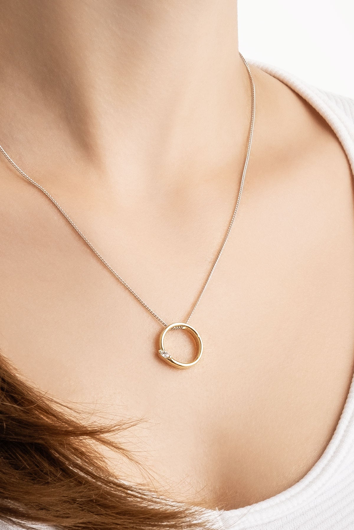 Asimetrik O Harfi 18 Ayar Beyaz Ve Sarı Altın Kaplama 45 Cm Gümüş Harfli Kolye 07302160144