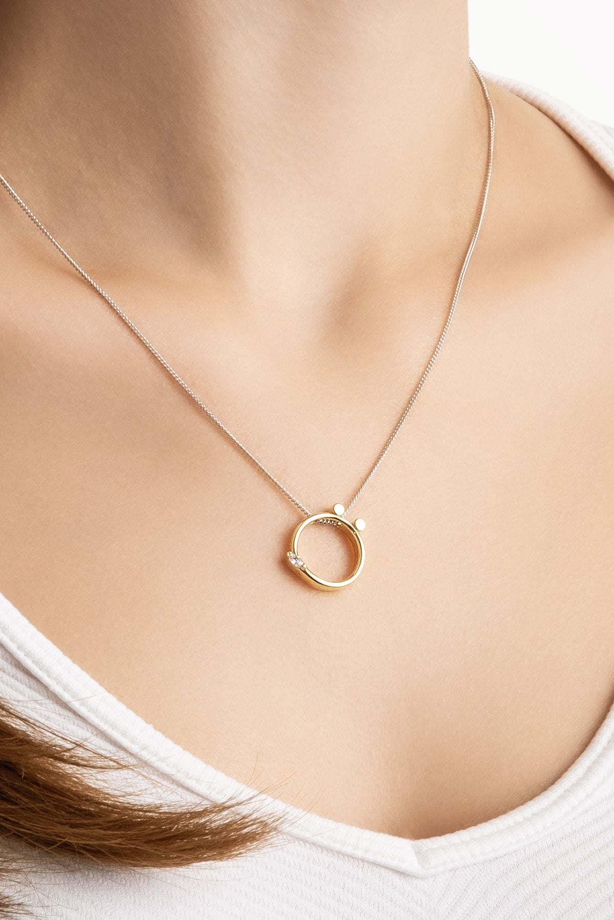 Asimetrik Ö Harfi 18 Ayar Beyaz Ve Sarı Altın Kaplama 45 Cm Gümüş Harfli Kolye 07302170144