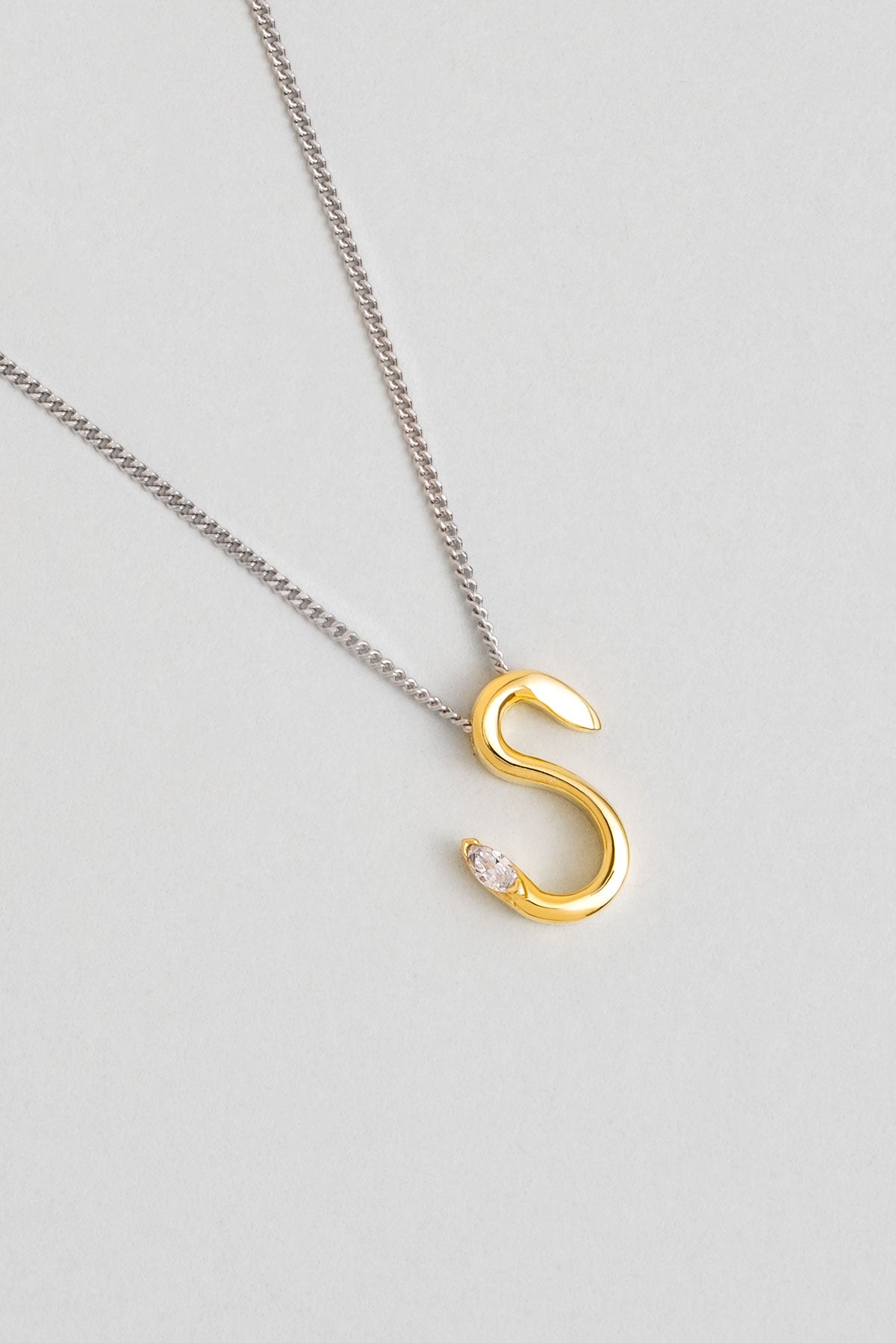 Asimetrik S Harfi 18 Ayar Beyaz Ve Sarı Altın Kaplama 45 Cm Gümüş Harfli Kolye 07302200144