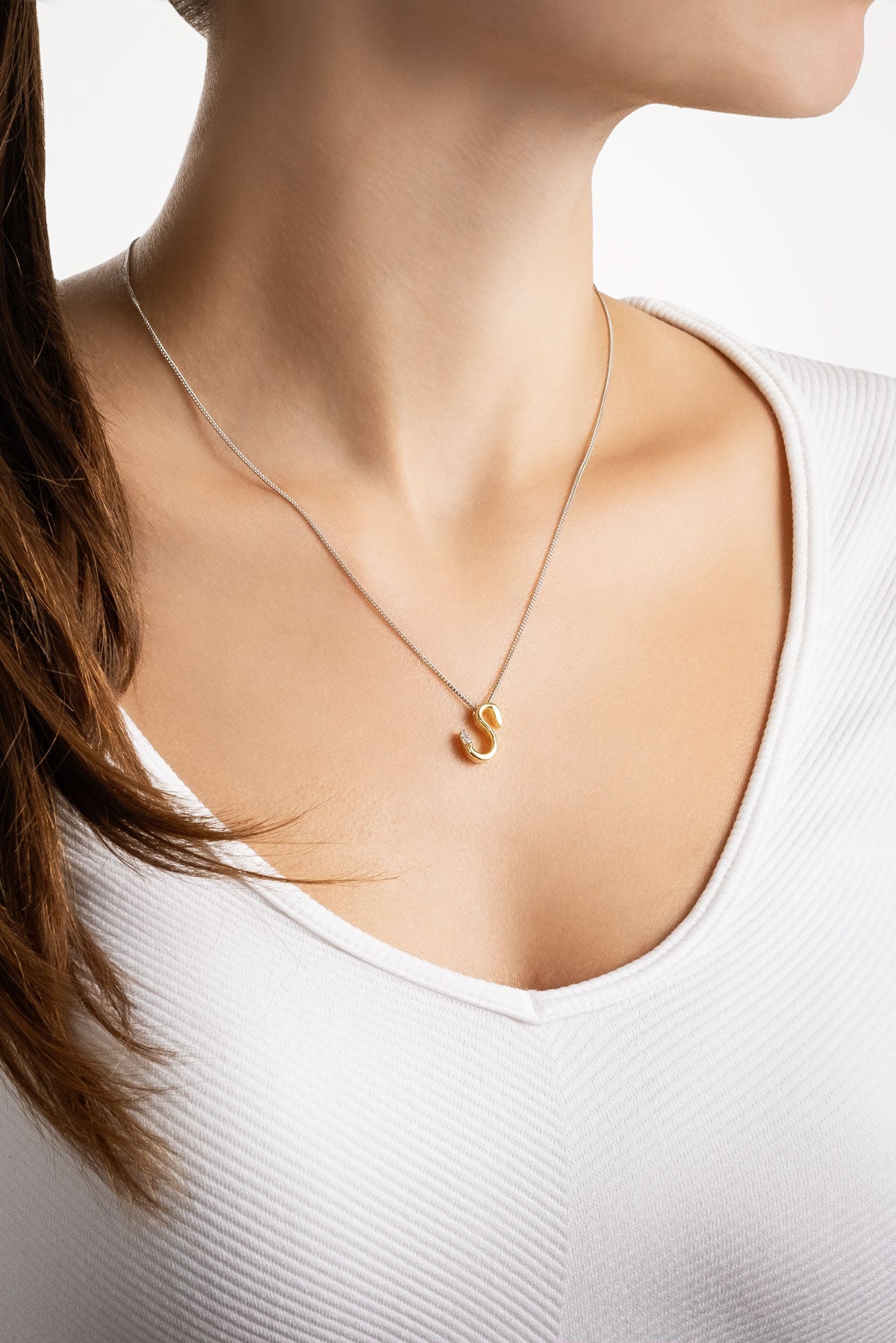 Asimetrik S Harfi 18 Ayar Beyaz Ve Sarı Altın Kaplama 45 Cm Gümüş Harfli Kolye 07302200144