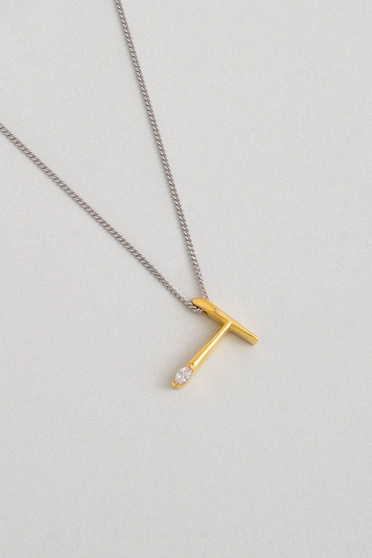 Asimetrik T Harfi 18 Ayar Beyaz Ve Sarı Altın Kaplama 45 Cm Gümüş Harfli Kolye 07302220144