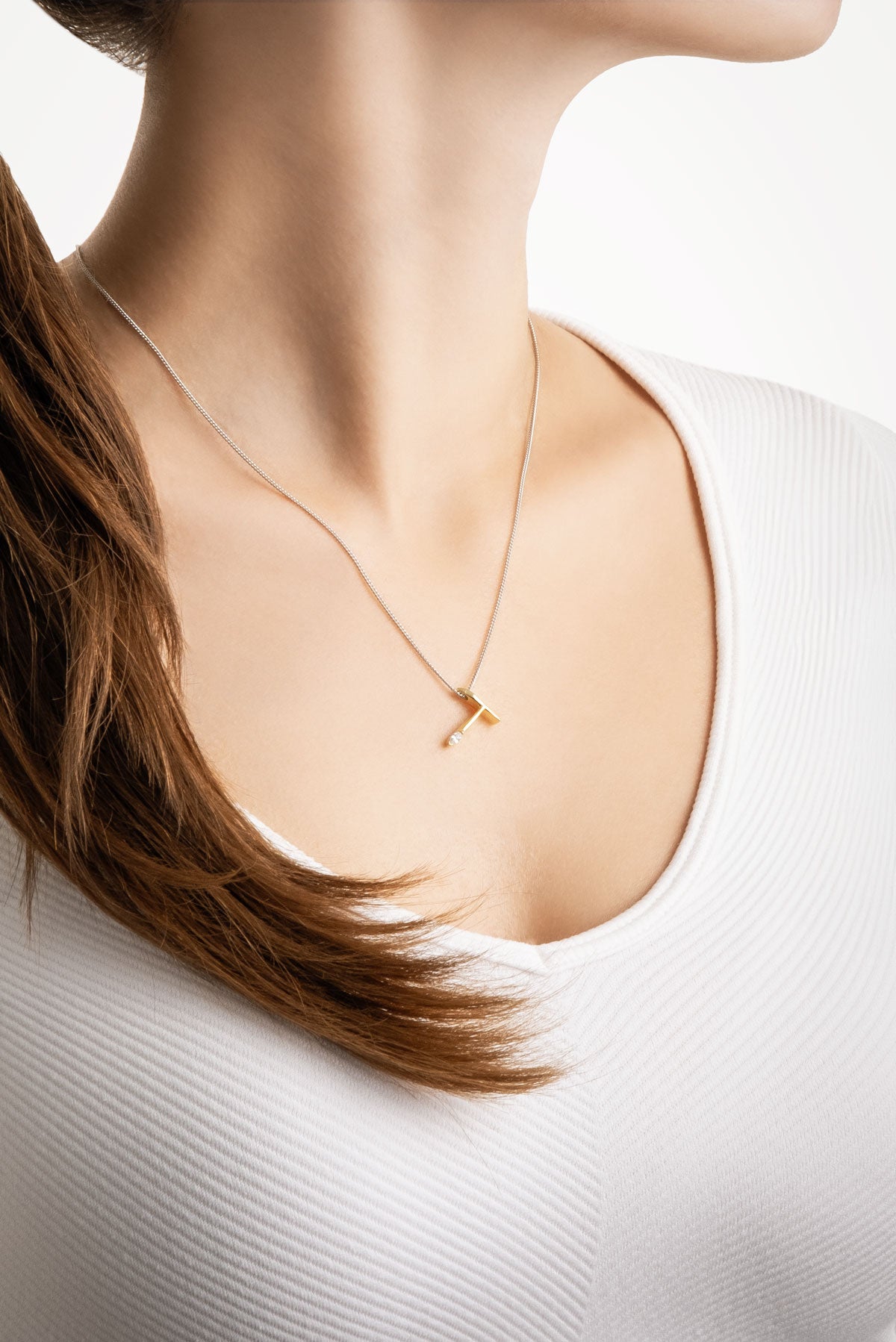 Asimetrik T Harfi 18 Ayar Beyaz Ve Sarı Altın Kaplama 45 Cm Gümüş Harfli Kolye 07302220144