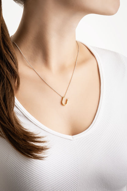 Asimetrik U Harfi 18 Ayar Beyaz Ve Sarı Altın Kaplama 45 Cm Gümüş Harfli Kolye 07302230144