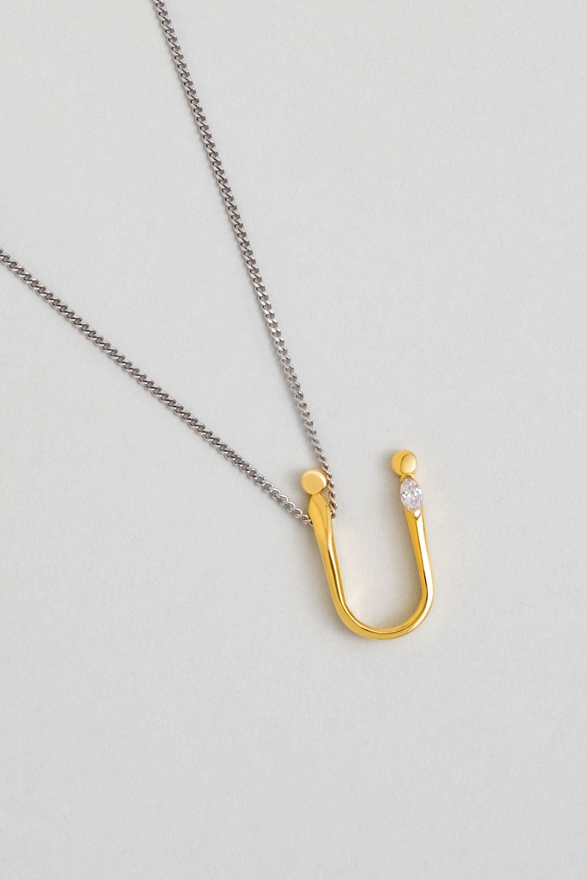 Asimetrik Ü Harfi 18 Ayar Beyaz Ve Sarı Altın Kaplama 45 Cm Gümüş Harfli Kolye 07302240144