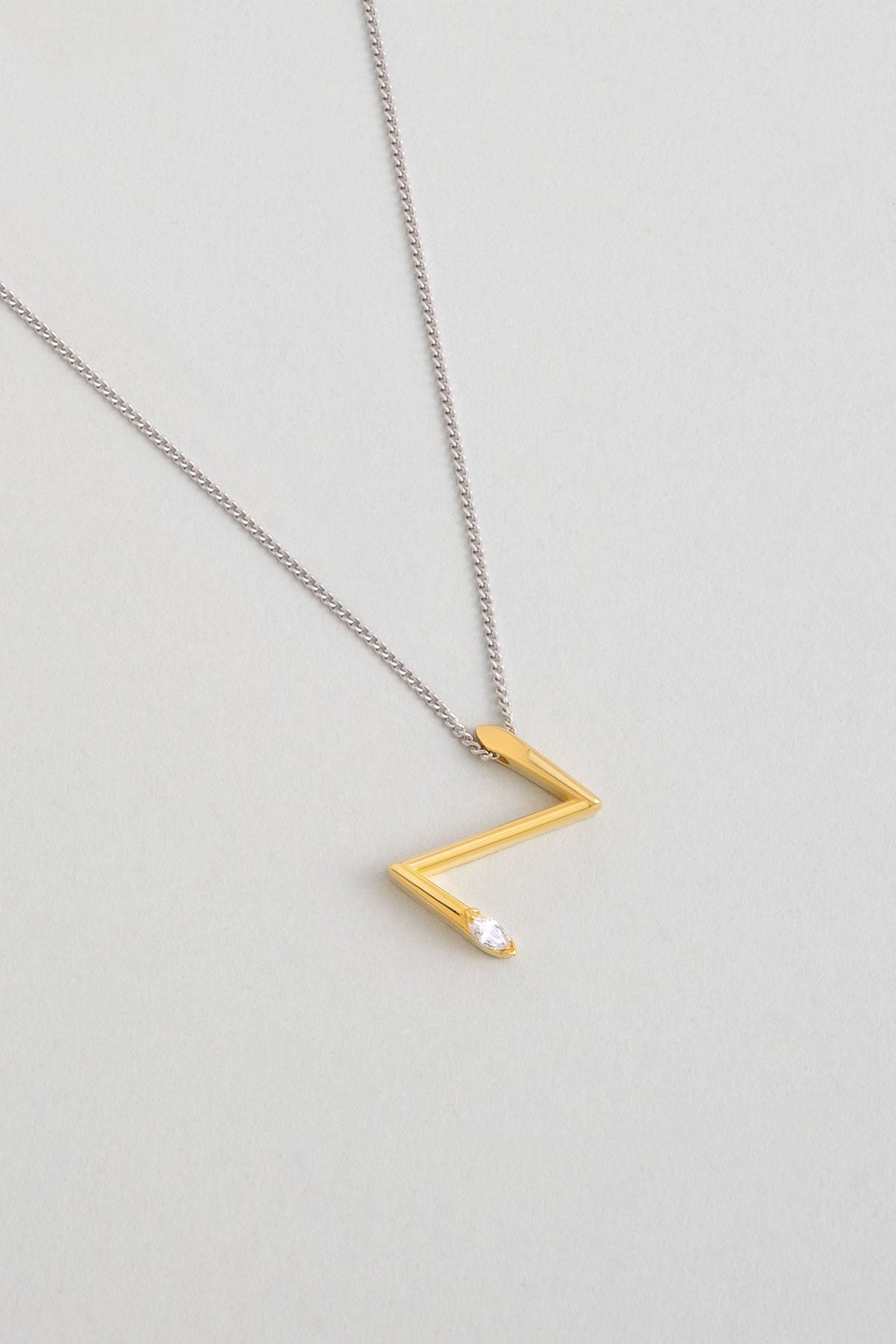 Asimetrik Z Harfi 18 Ayar Beyaz Ve Sarı Altın Kaplama 45 Cm Gümüş Harfli Kolye 07302270144