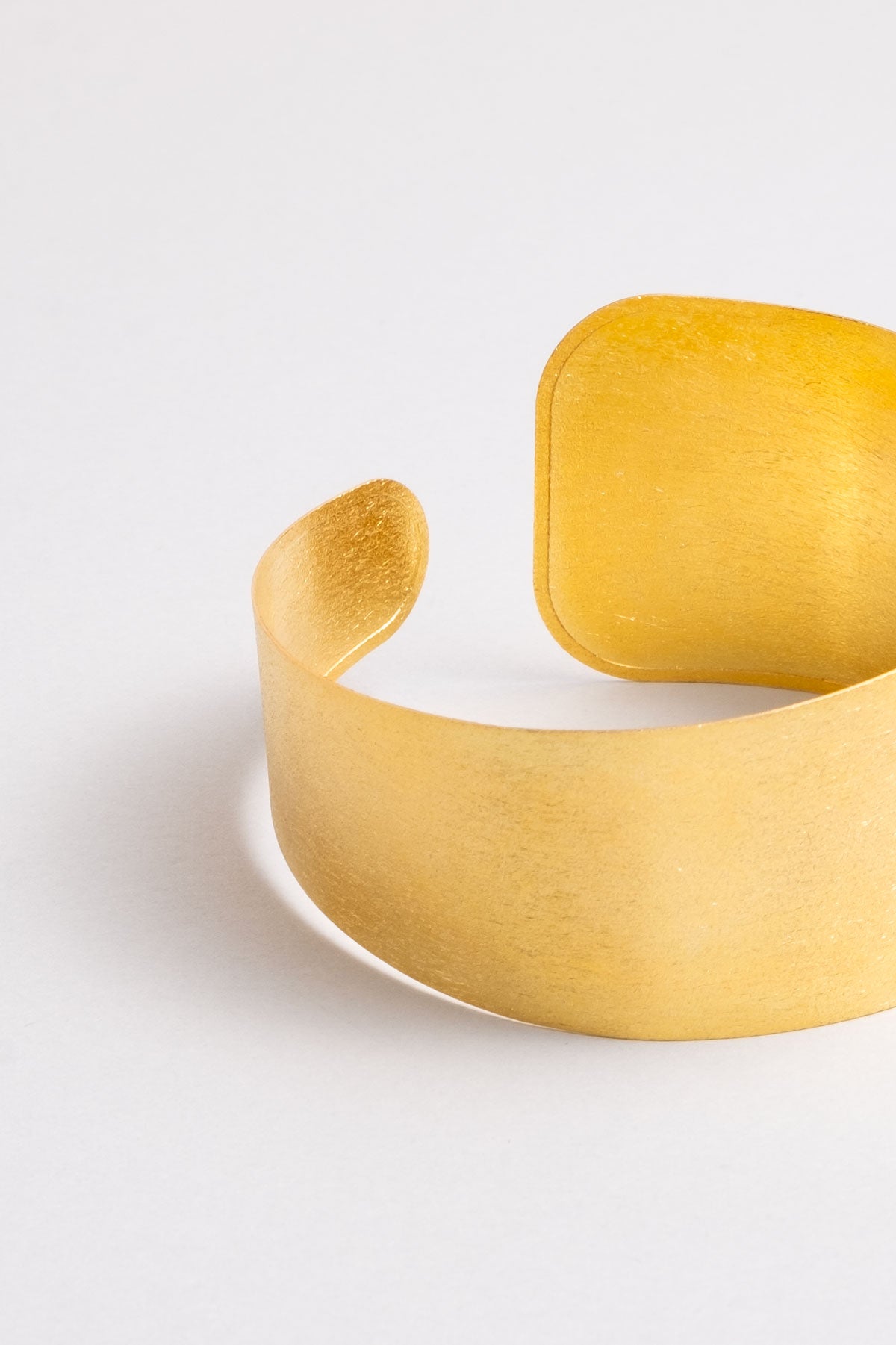 Kleopatra 18 Ayar Sarı Altın Kaplama Gümüş Kelepçe Bileklik 07303324499