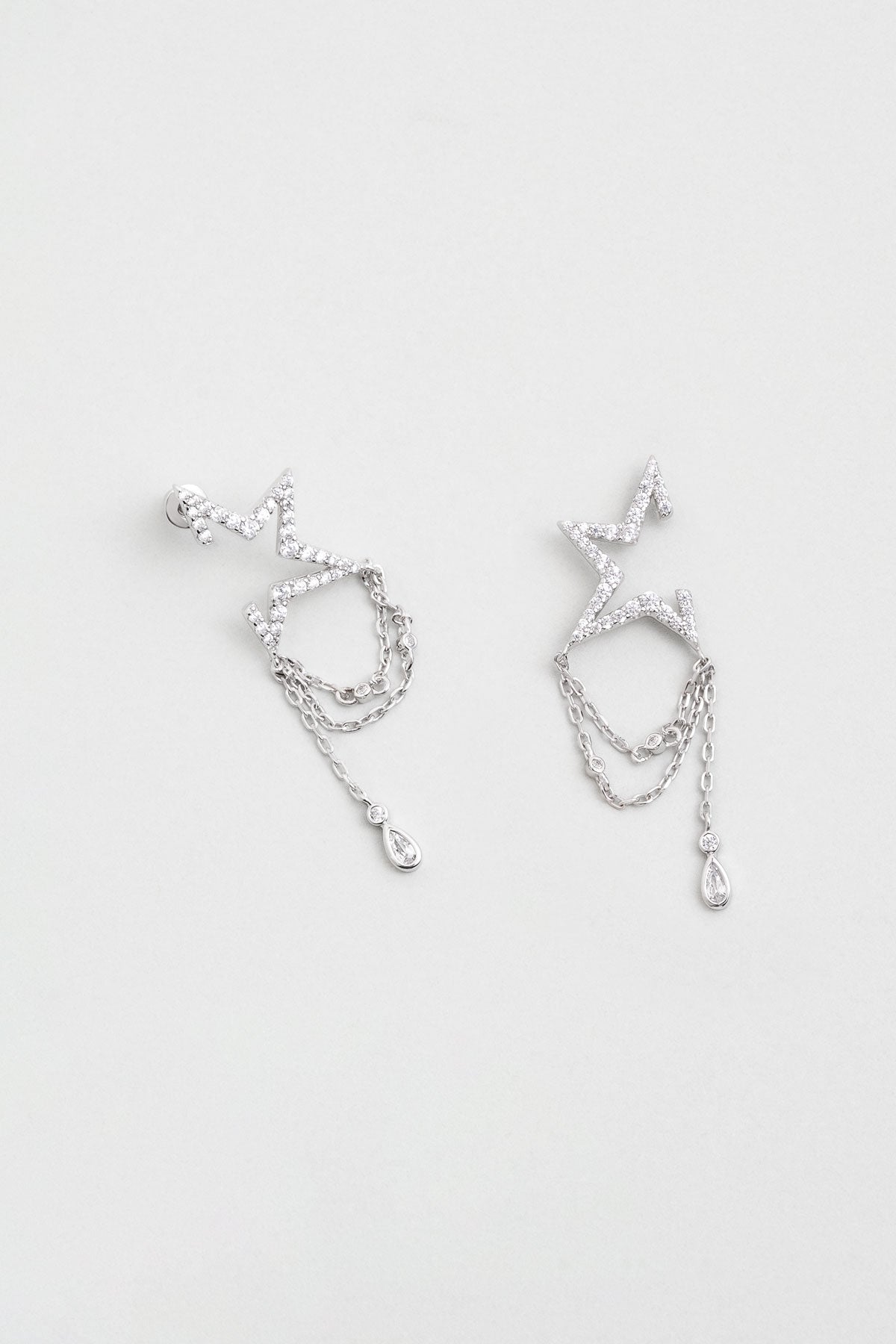 Cesaret Yıldızı 18 Ayar Beyaz Altın Kaplama Gümüş Küpe 07304650199