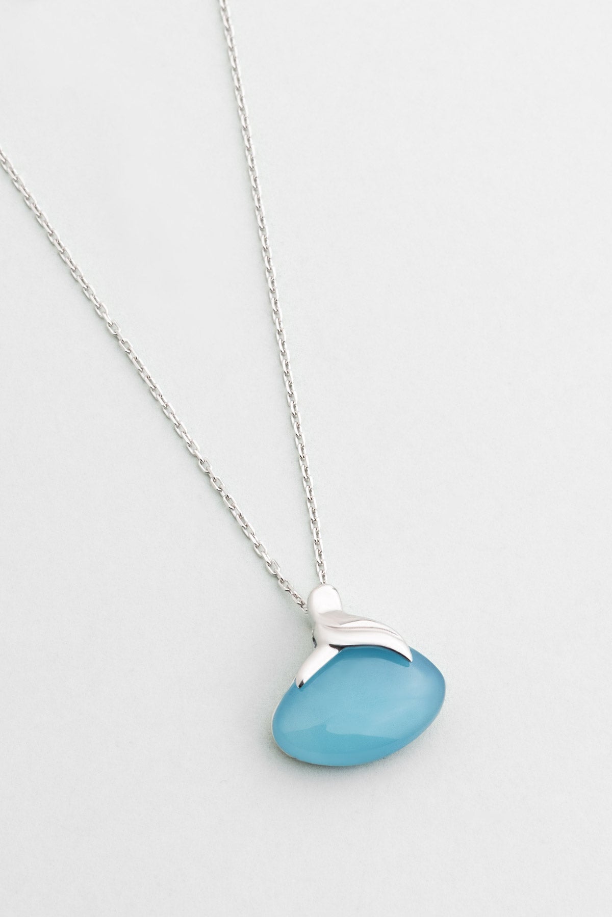 Kalsedon Taşlı 18 Ayar Beyaz Altın Kaplama 42 Cm Gümüş Kolye 07314250599