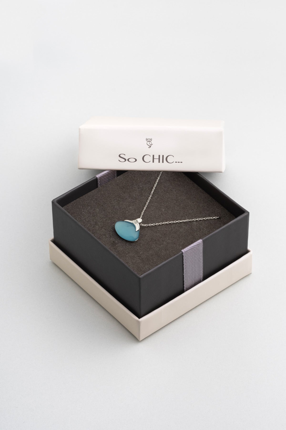 Kalsedon Taşlı 18 Ayar Beyaz Altın Kaplama 42 Cm Gümüş Kolye 07314250599