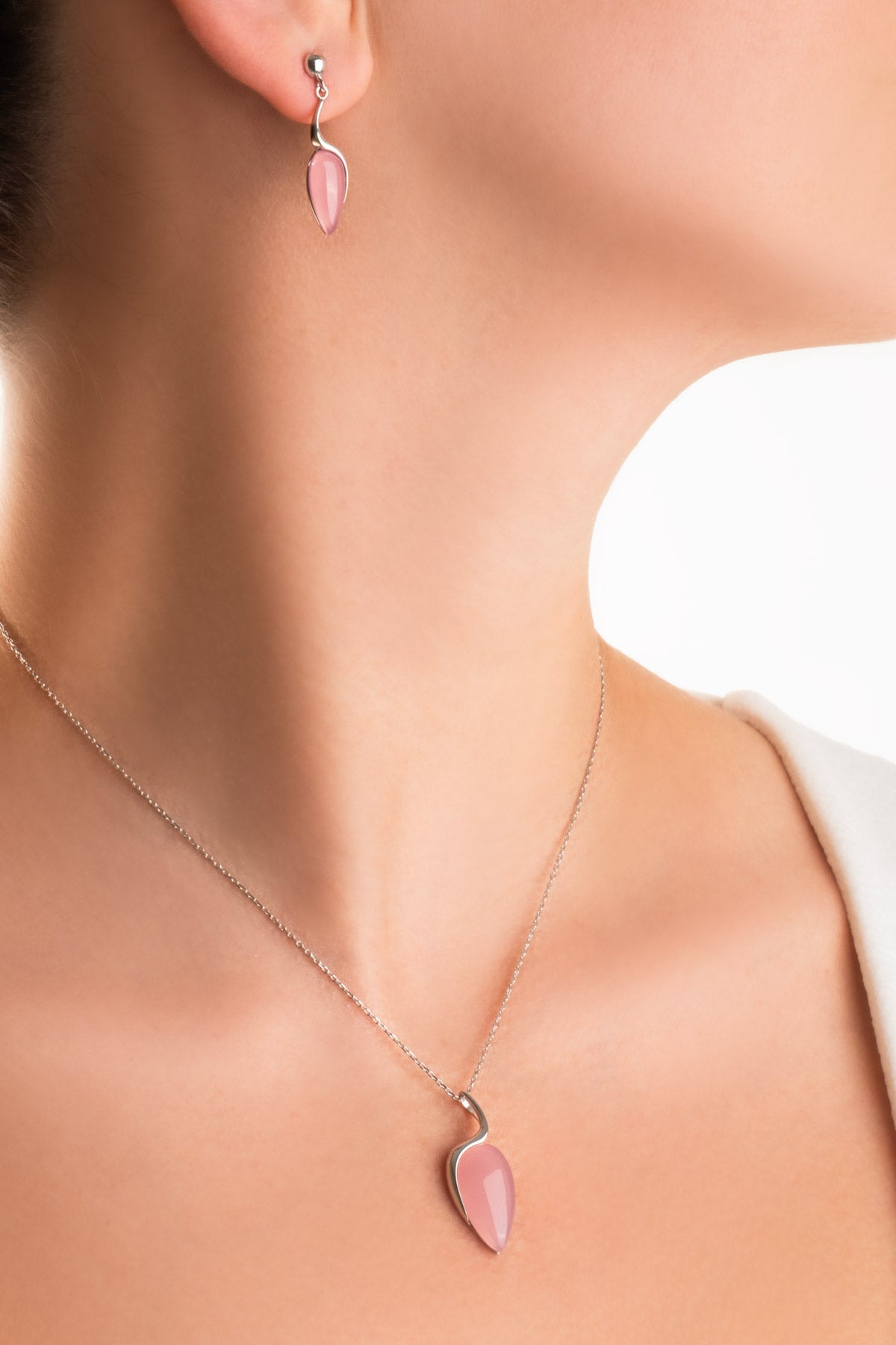 Damla Kalsedon 18 Ayar Beyaz Altın Kaplama Gümüş Küpe 07314300399