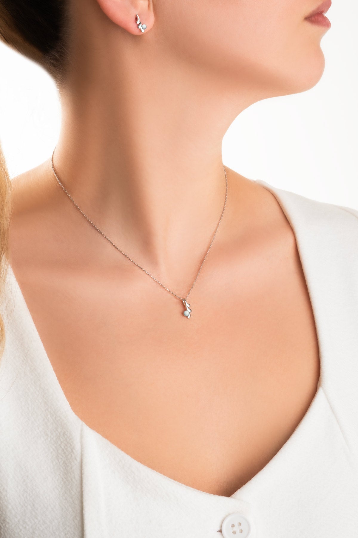 Kalsedon Serüveni 18 Ayar Beyaz Altın Kaplama Gümüş Küpe 07314430599