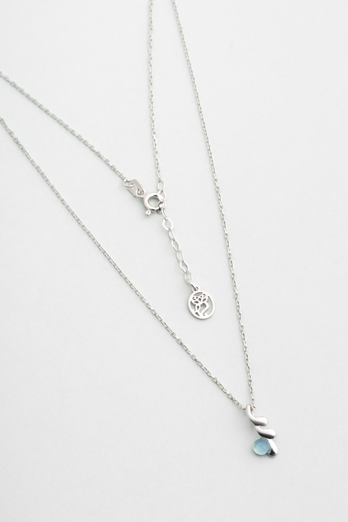 Kalsedon Serüveni 18 Ayar Beyaz Altın Kaplama 42 Cm Gümüş Kolye 07314440599