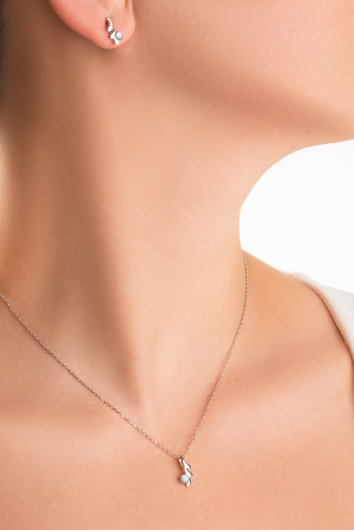 Kalsedon Serüveni 18 Ayar Beyaz Altın Kaplama 42 Cm Gümüş Kolye 07314440599