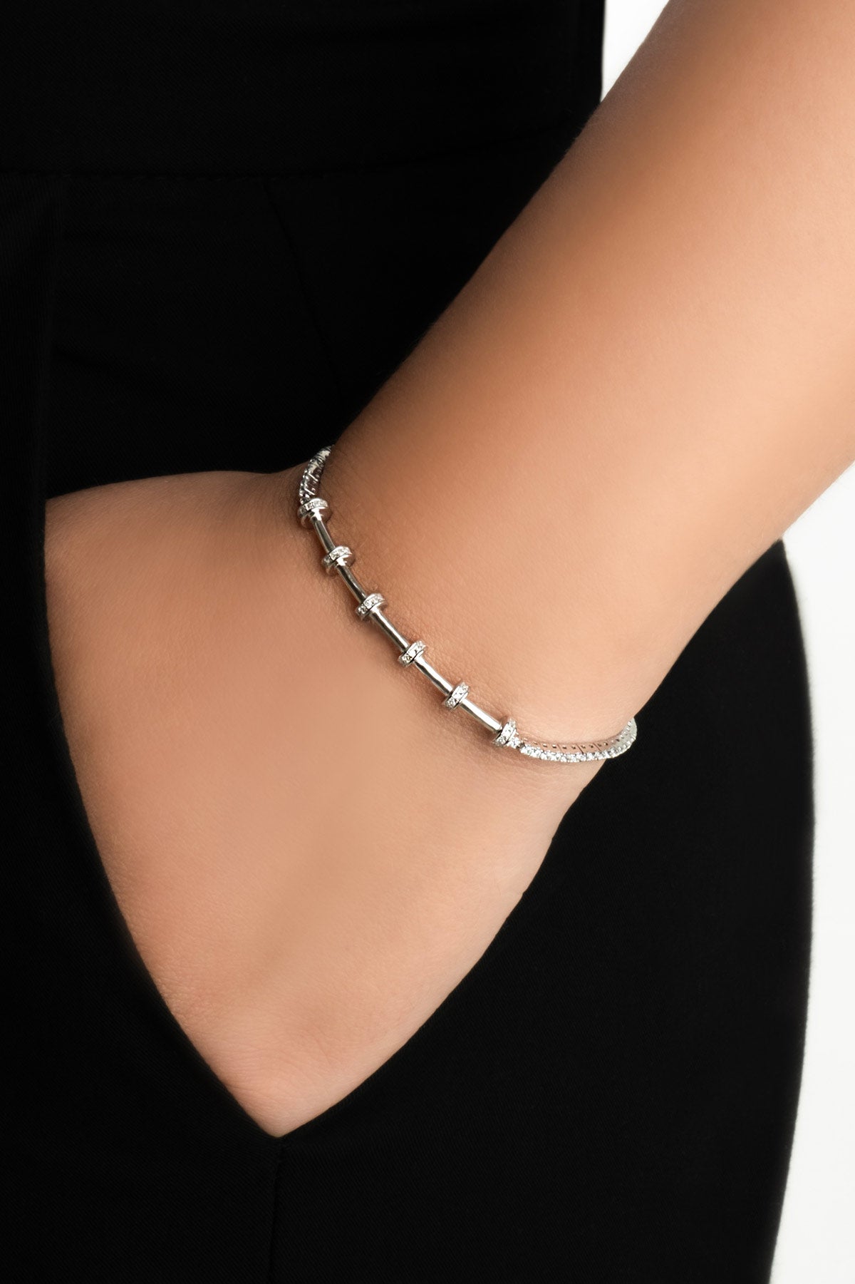 Su Yolu 18 Ayar Beyaz Altın Kaplama Ayarlanabilir Beş Bölmeli Charm Bileklik 07316360199