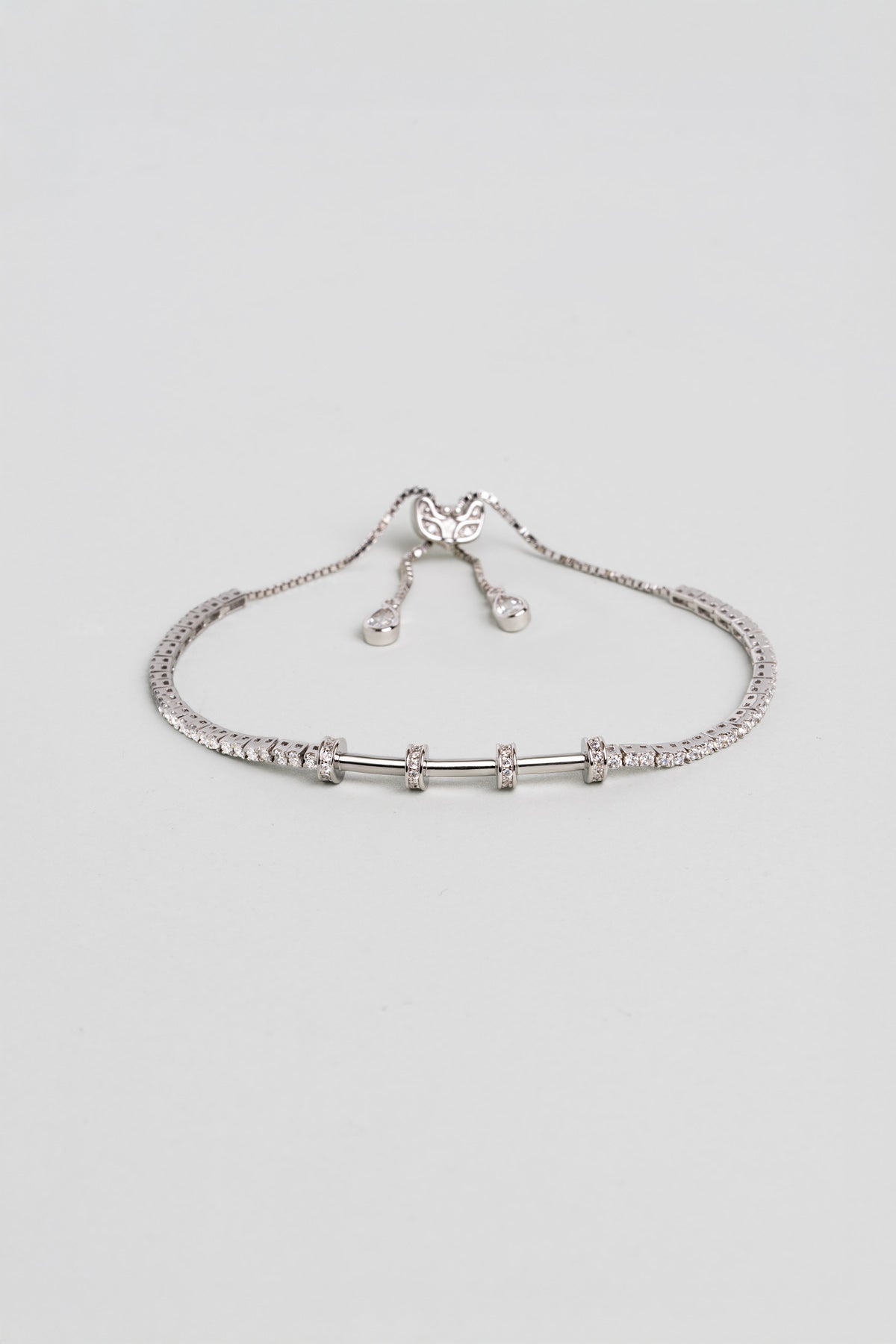 Su Yolu 18 Ayar Beyaz Altın Kaplama Ayarlanabilir Üç Bölmeli Charm Bileklik 07316370199