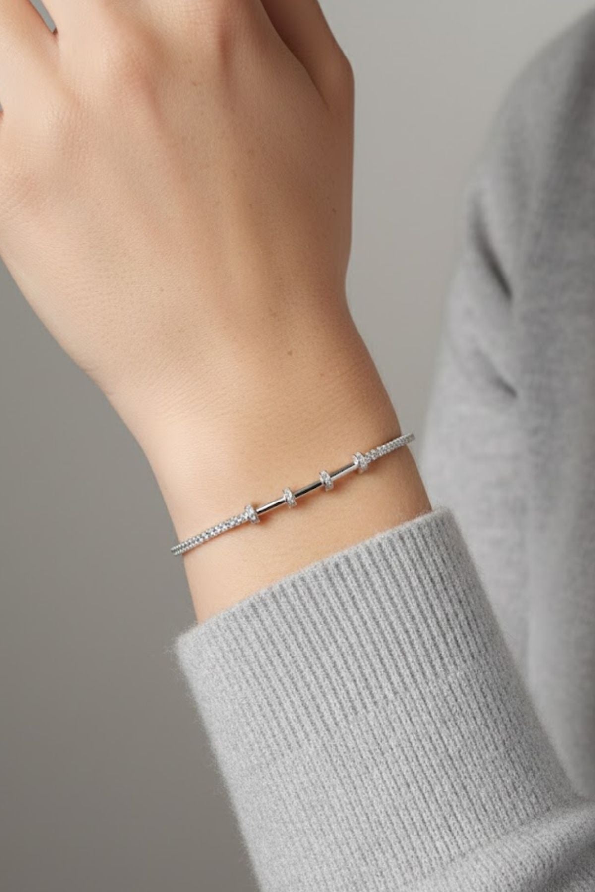 Su Yolu 18 Ayar Beyaz Altın Kaplama Ayarlanabilir Üç Bölmeli Charm Bileklik 07316370199