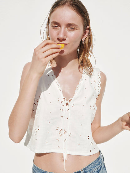 Beyaz Keten Karışımlı Işlemeli Crop Shell Askılı Bluz