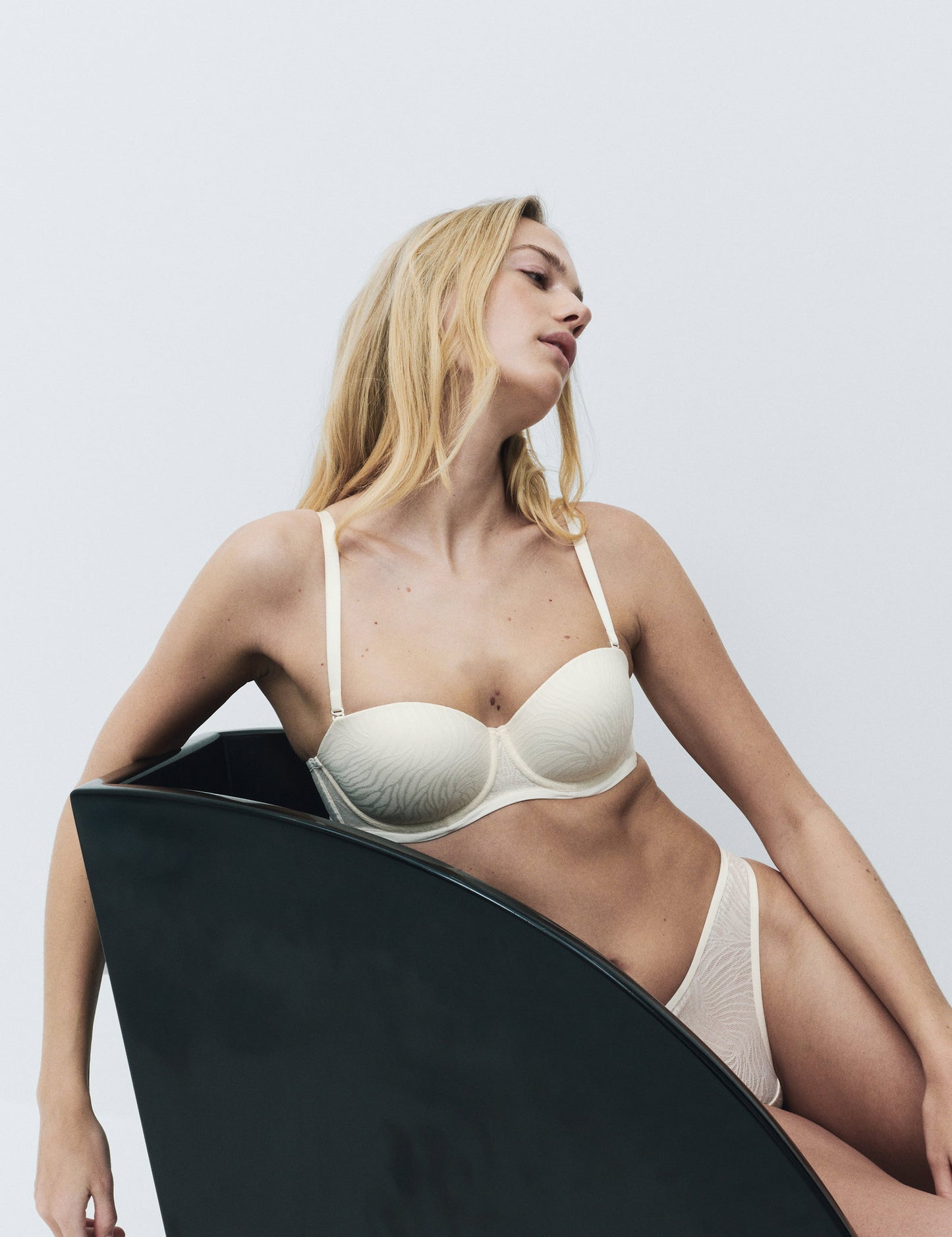 Body Lace Balenli Straplez Dantelli Sütyen