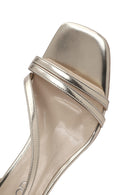 Kadın Altın Bilekten Tokalı Kısa Kalın Topuklu Metalik Sandalet