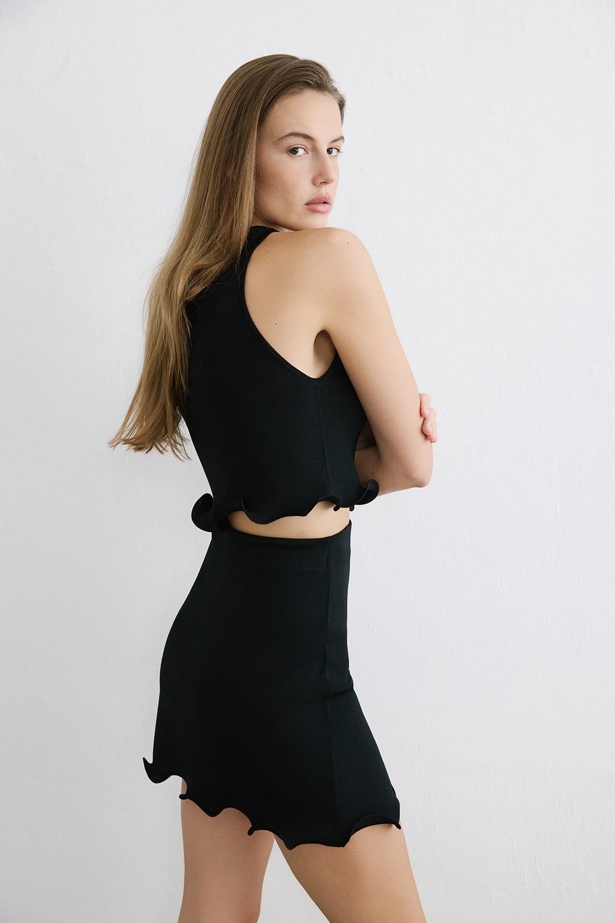 Bisiklet Yaka Kolsuz Siyah Crop Triko Bluz