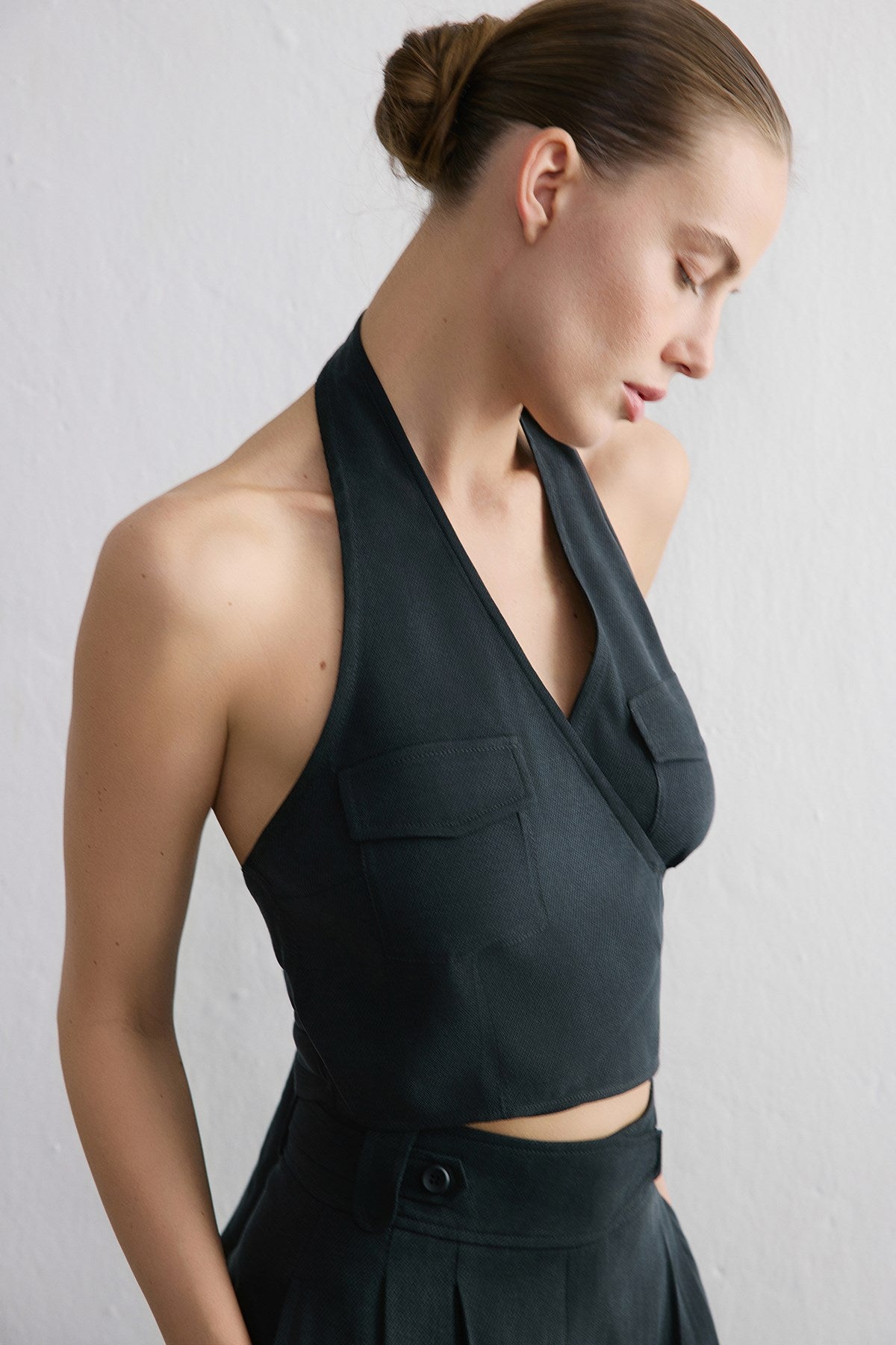 Sırt Dekolteli Kruvaze Crop Siyah Bluz