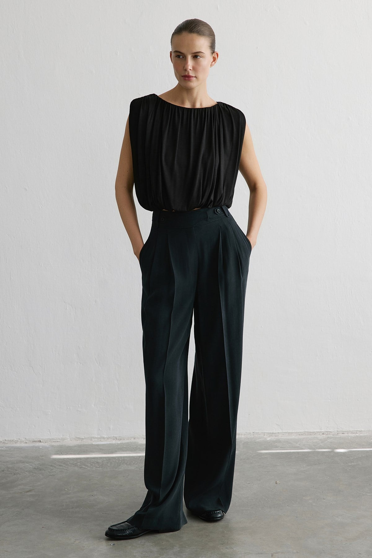 Bisiklet Yaka Örme Siyah Bluz