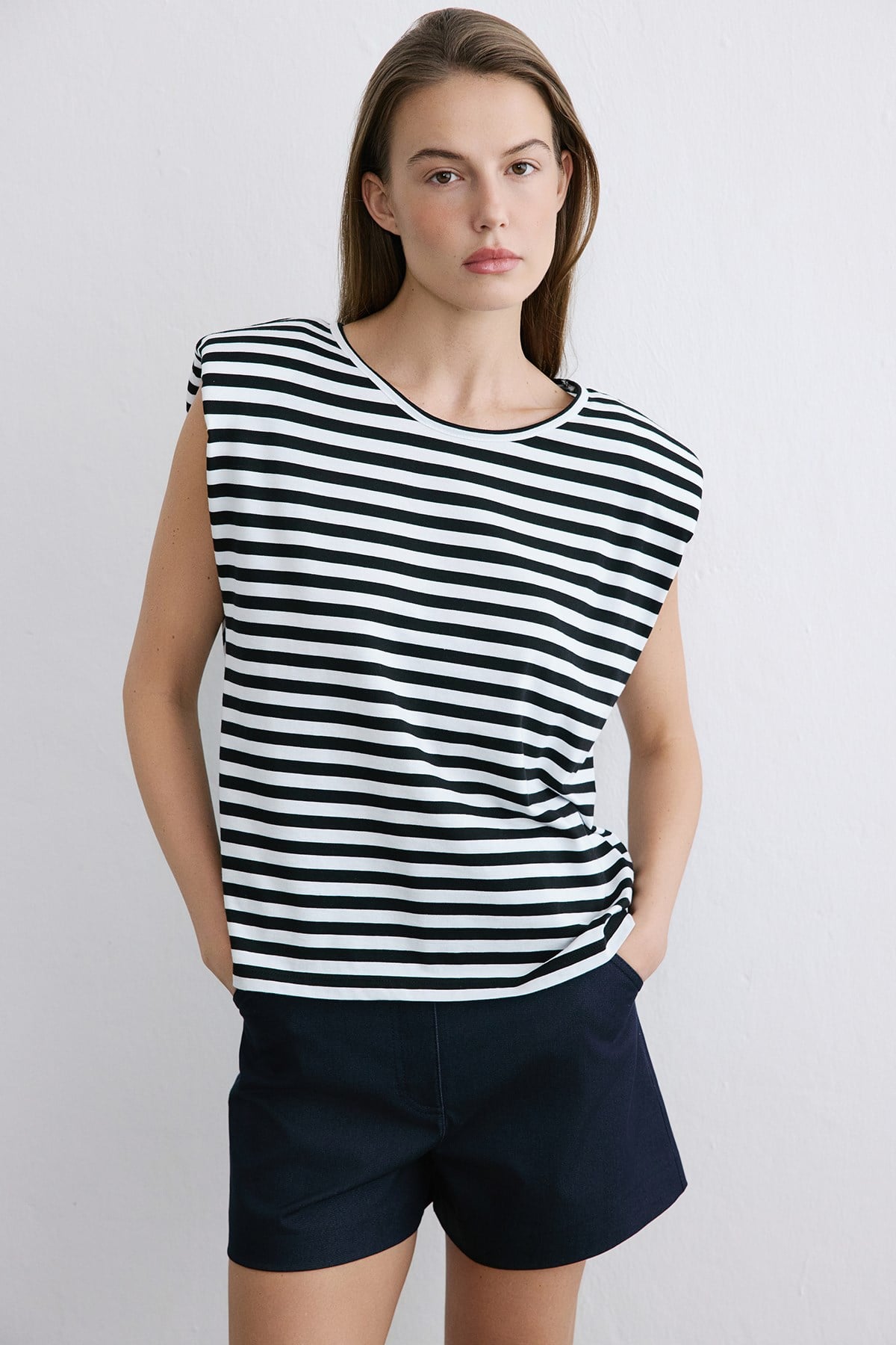 Vatkalı Örme Siyah Beyaz T-shirt