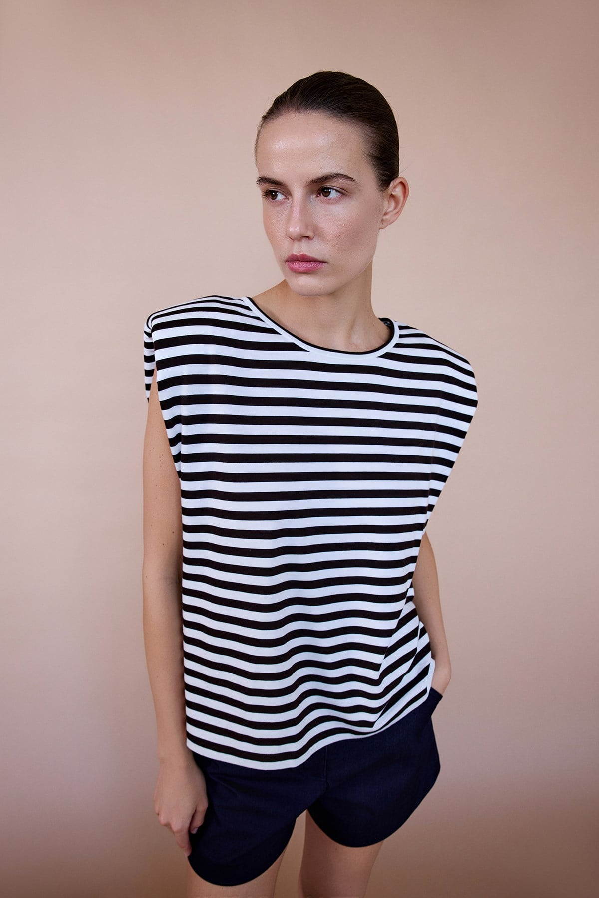 Vatkalı Örme Kahve Beyaz T-shirt