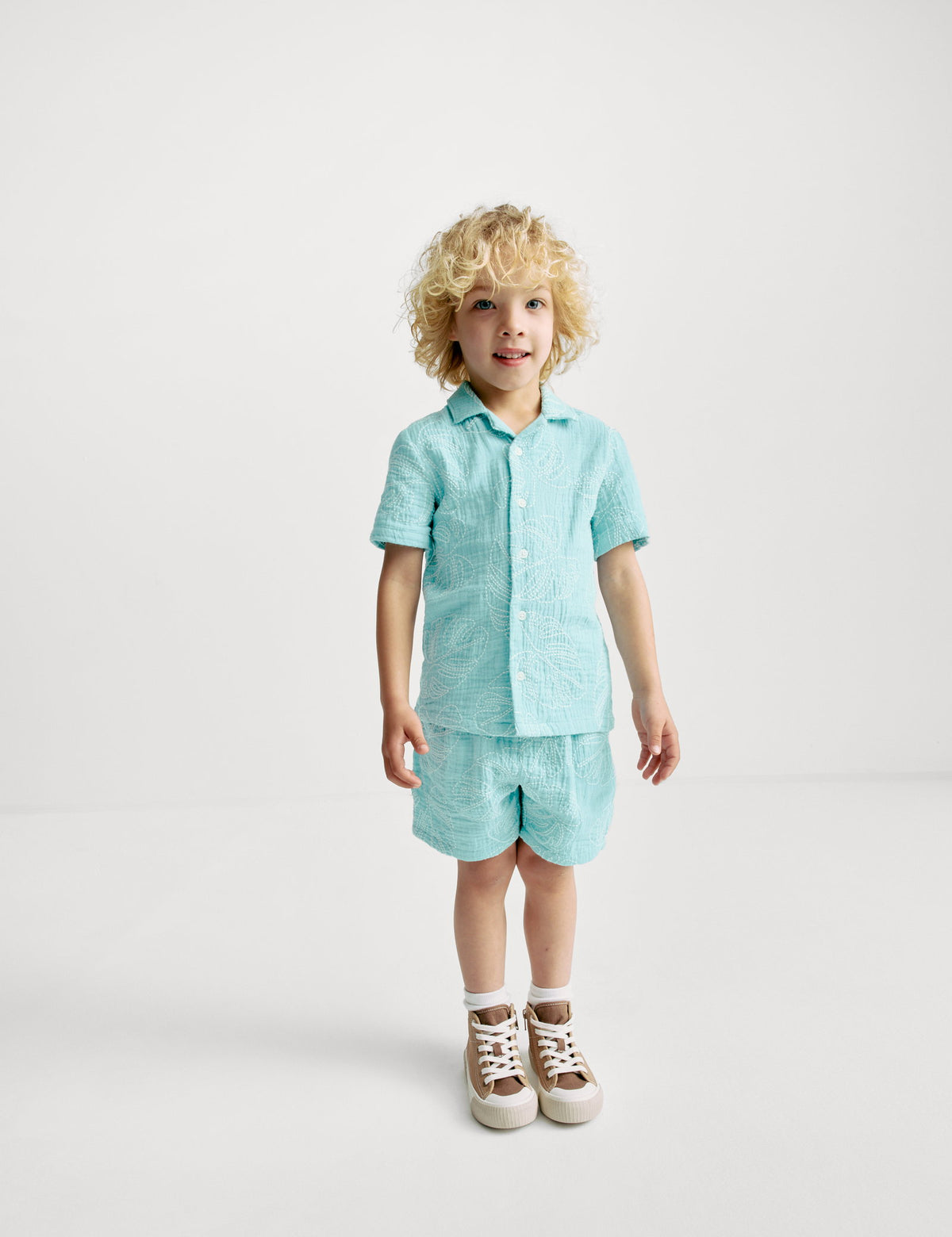 Saf Pamuklu Yaprak Nakışlı Gömlek (2-8 Yaş)