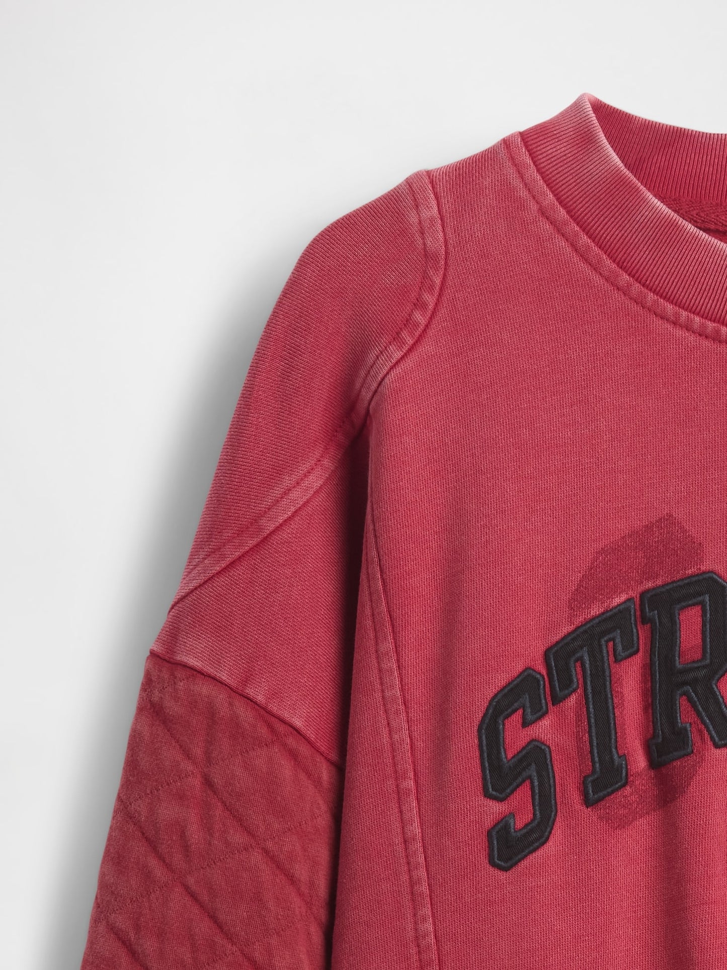 Kırmızı Stranger Things Yastıklı Kol Logolu Sweatshirt