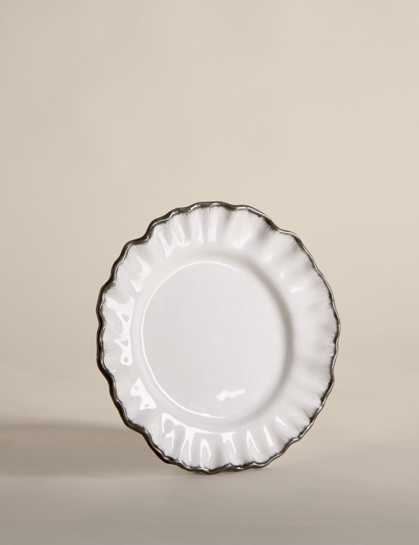 Kenarları Detaylı Tabak