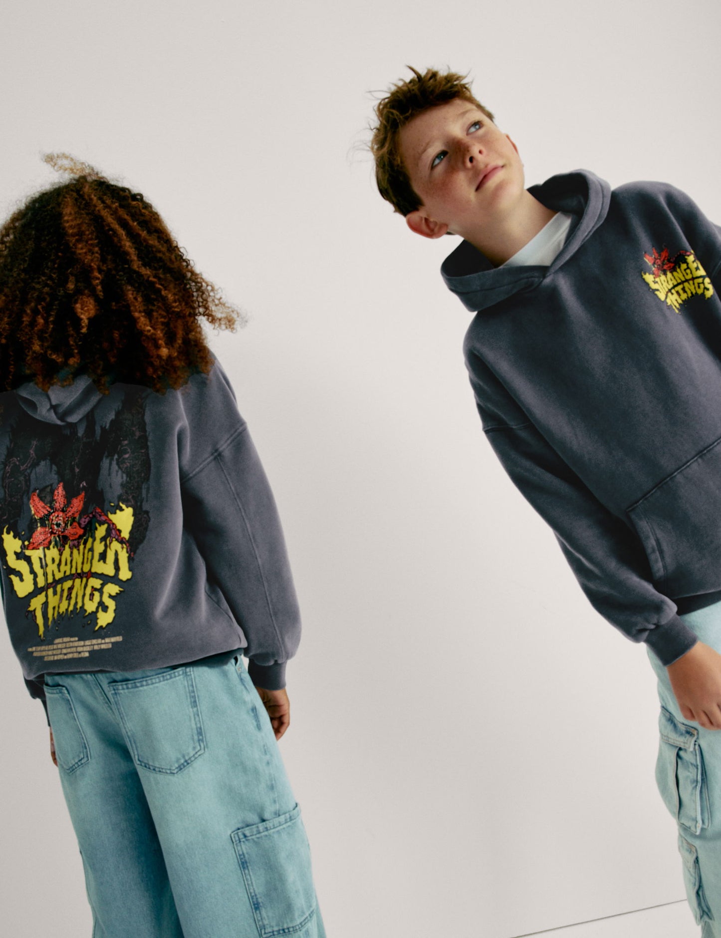 Saf Pamuk Karışımlı Stranger Things Kapüşonlu Sweatshirt (6-16 Yaş)