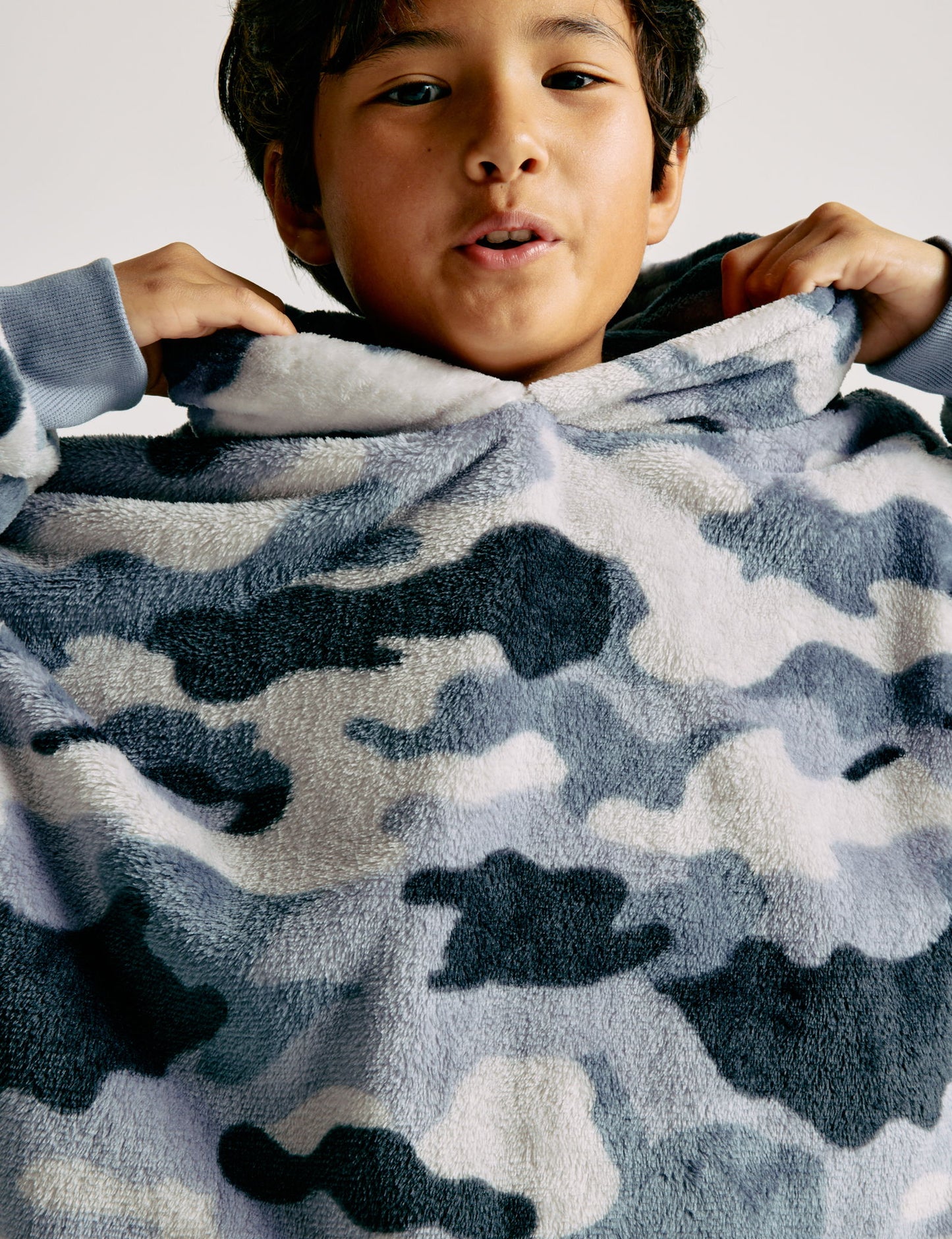 Kamuflaj Desenli Polar Kapüşonlu Oversize Hoodie (3-16 Yaş)
