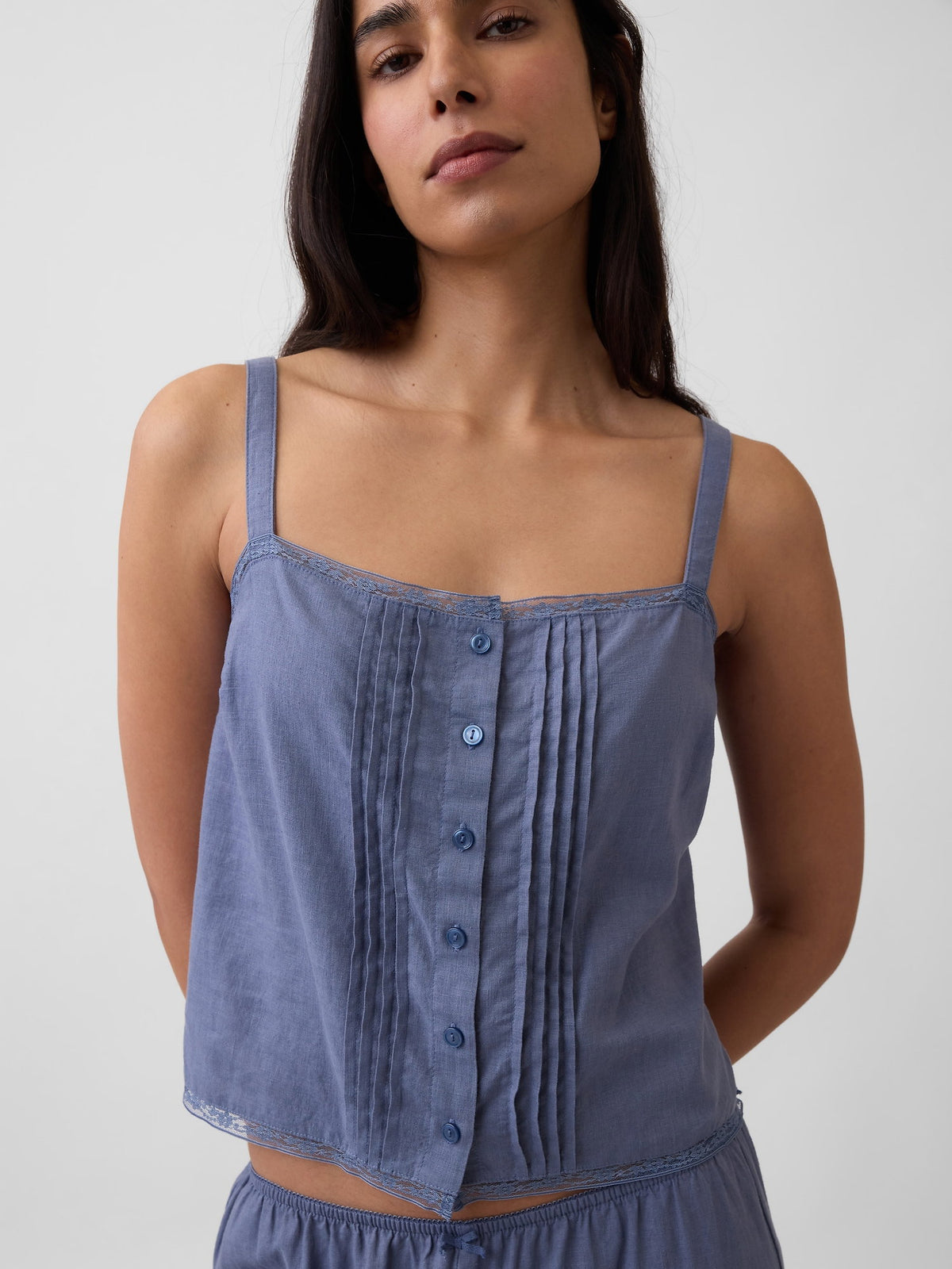 Beyaz Keten Karışımlı Pintuck Kısa Askılı Pijama Üstü