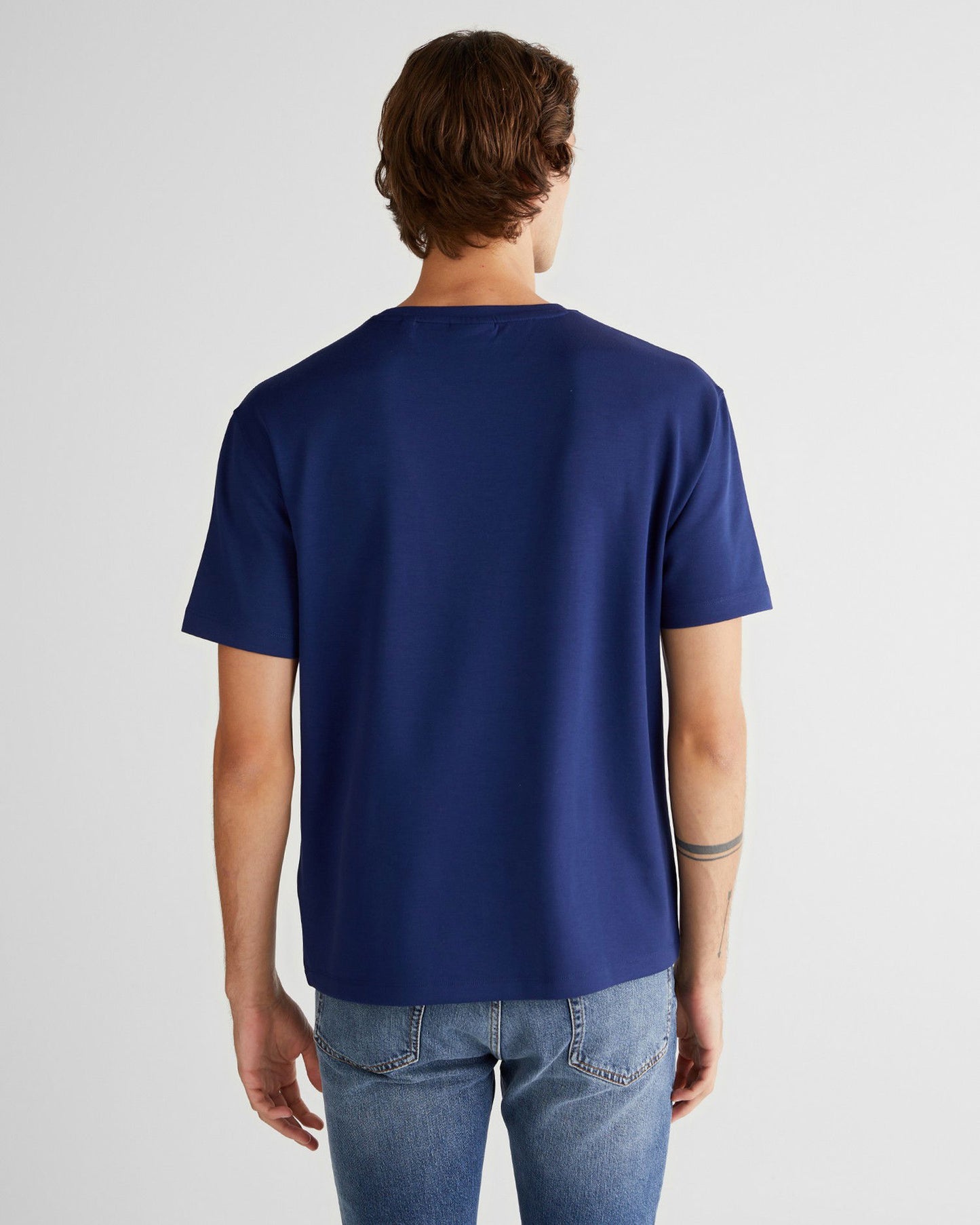 Emboss C-neck T-shirt