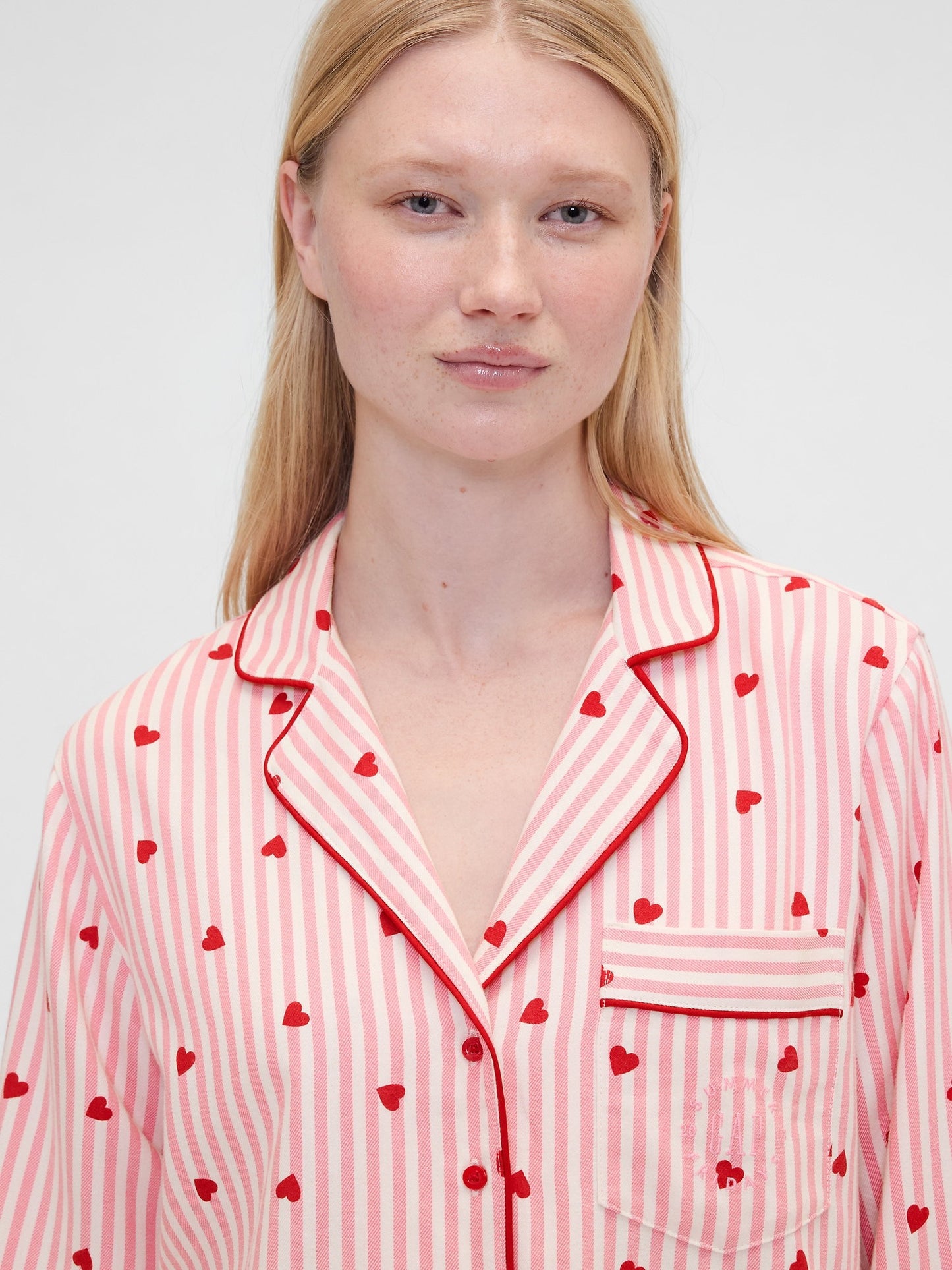 Pembe Gap × Summer Fridays Relaxed Flannel Hearts Pijama Üstü