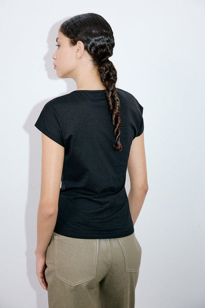 Asimetrik Yaka Drapeli Siyah T-shirt
