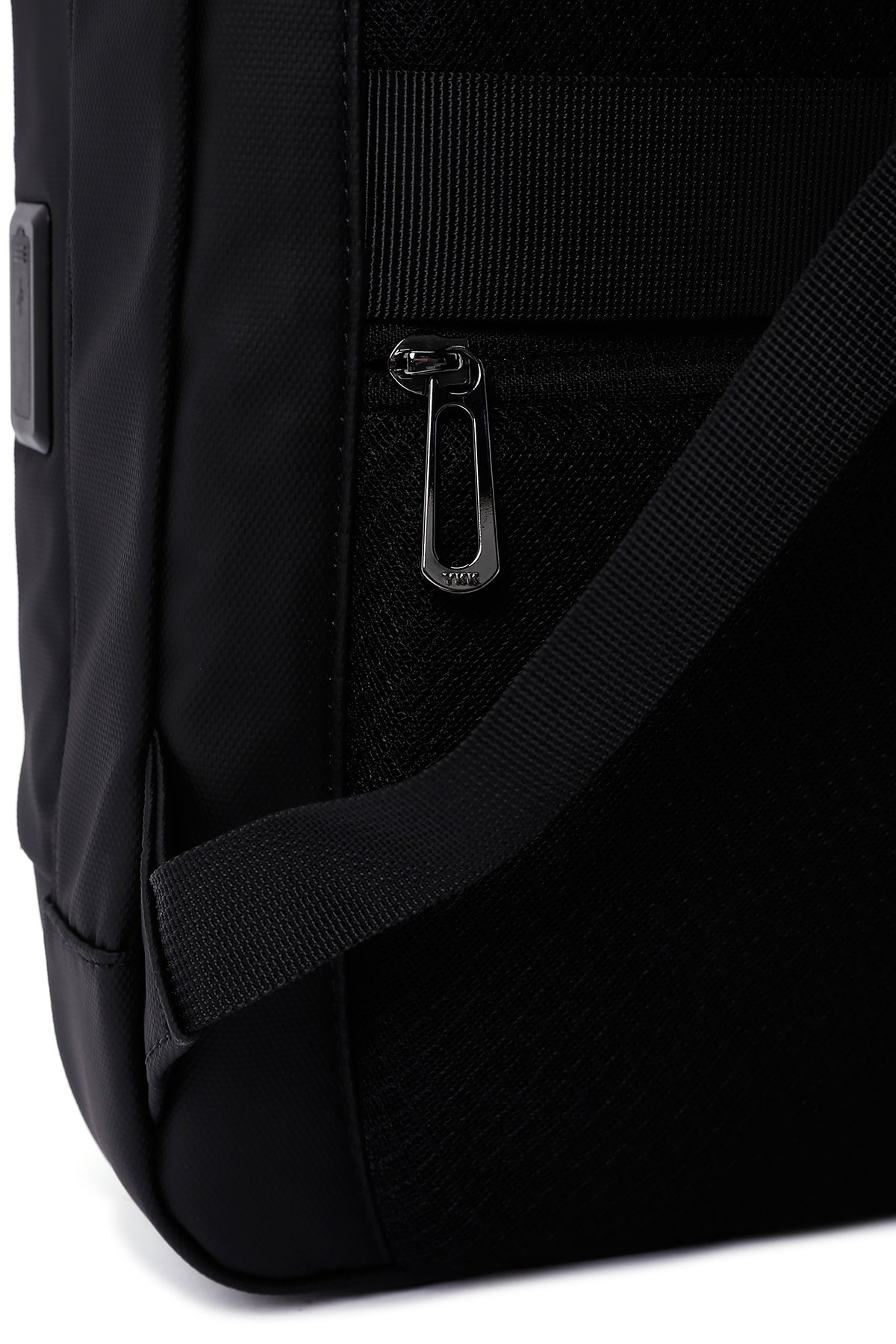 D-pack Erkek Siyah Teknolojik Kumaş Hardcase Sırt Çantası