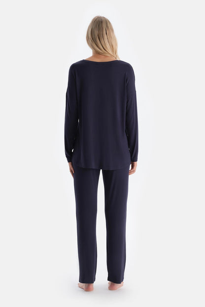 Lacivert Saten Garnili Uzun Kollu Pijama Takımı