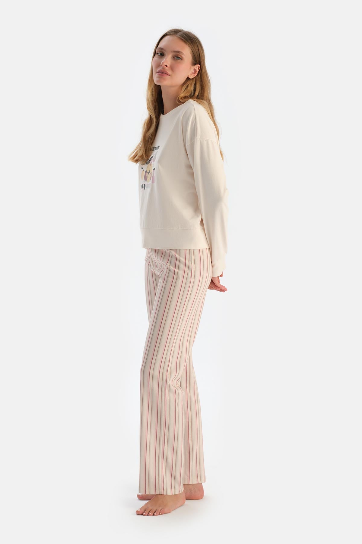 Ekru Baskı Detaylı Uzun Kollu Tişört Pantolon Pijama Takımı