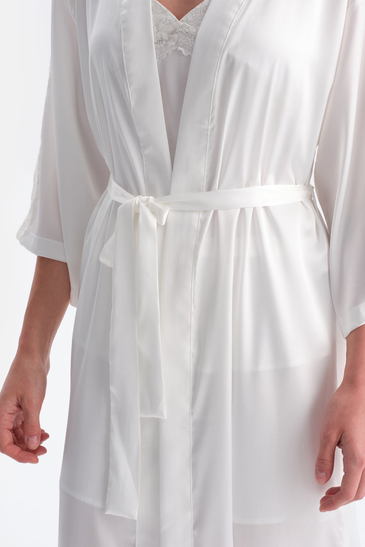 Beyaz Dantel Detaylı Saten Brıde Sabahlık