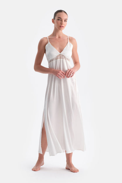 Beyaz Dantel Detaylı Saten Brıde Gecelik
