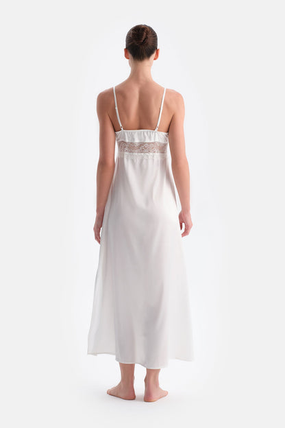 Beyaz Dantel Detaylı Saten Brıde Gecelik