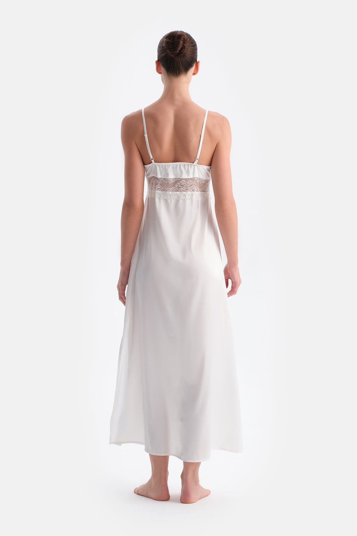 Beyaz Dantel Detaylı Saten Brıde Gecelik