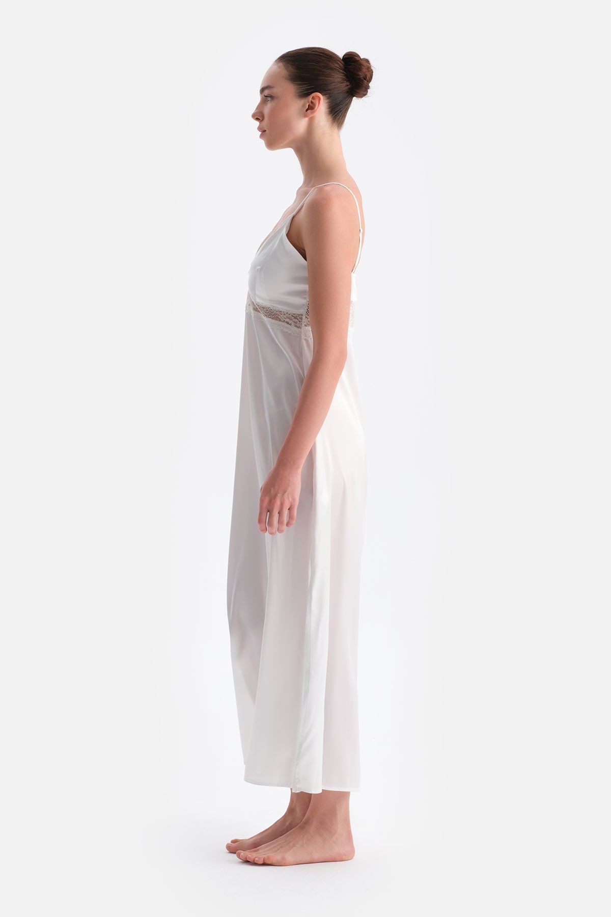 Beyaz Dantel Detaylı Saten Brıde Gecelik