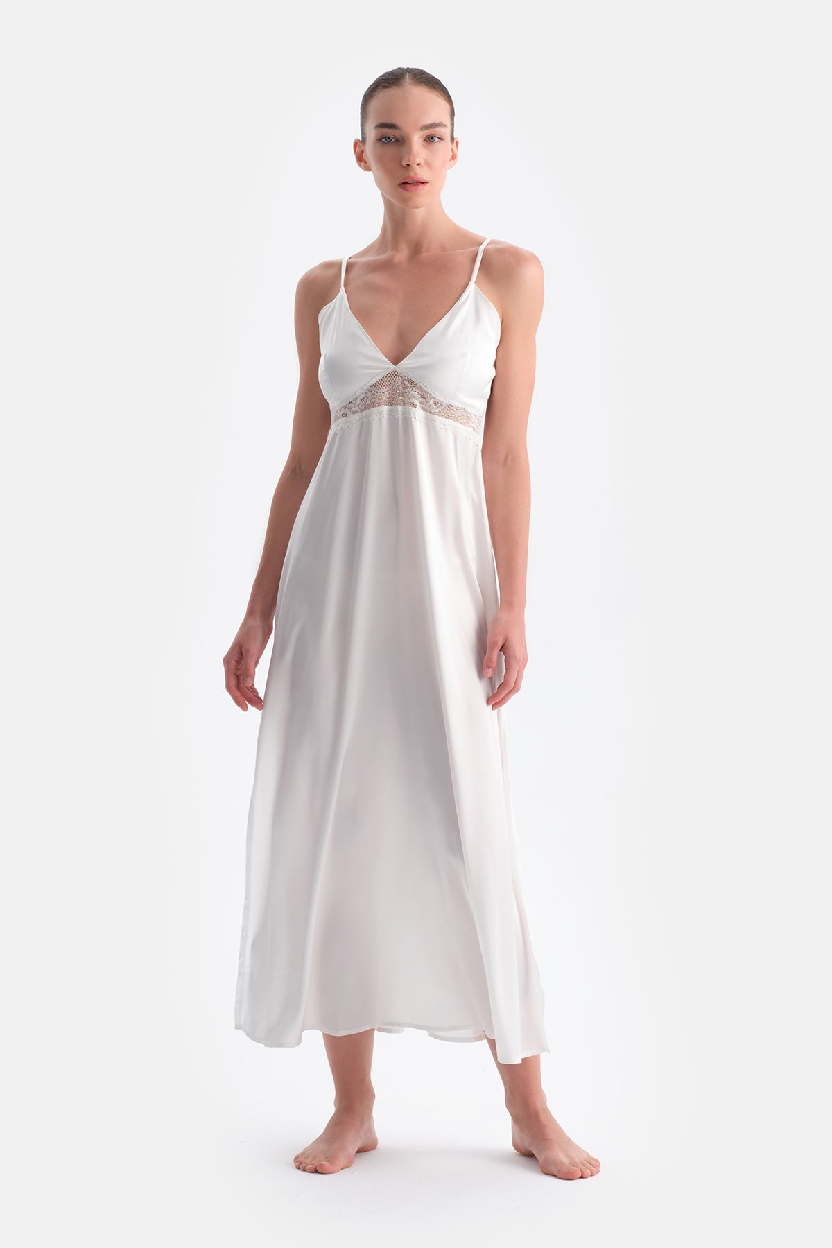 Beyaz Dantel Detaylı Saten Brıde Gecelik